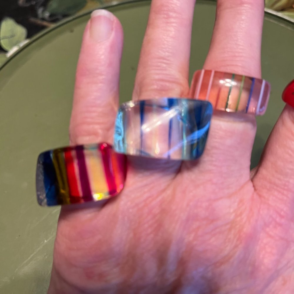 Lot of 8 fun plastic rings